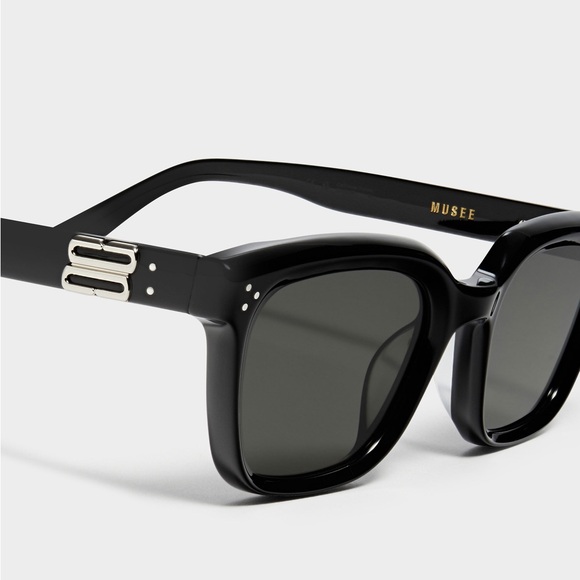 GENTLE MONSTER “MUSEE 01” Sunglasses in Black - Picture 4 of 6